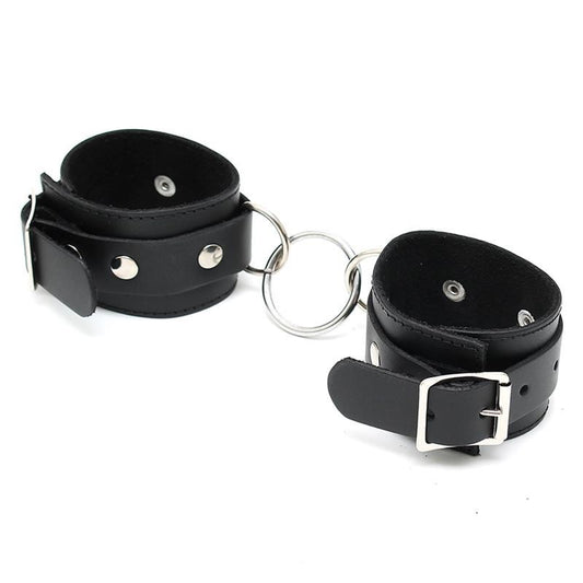 Manette Bondage in Pelle
