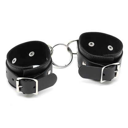 Manette Bondage in Pelle